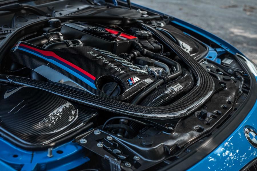 Моторный отсек BMW M4 MH4 700 LW Convertible by Manhart Racing (F83) 2018 года  (фото 7 из 11)